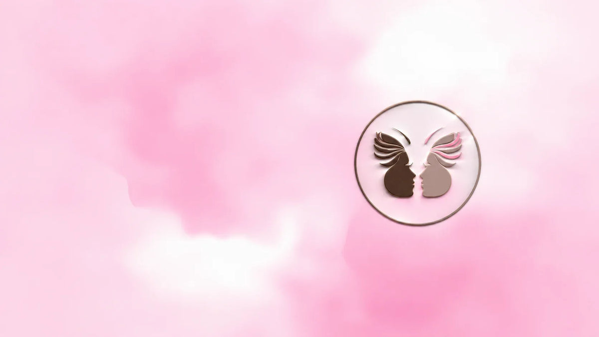 Emblema de Perma Blend sobre fondo rosa.
